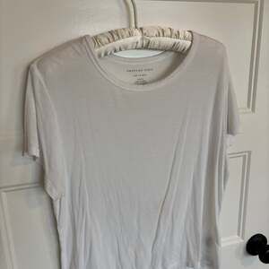 American Eagle Soft & Sexy White Short Sleeve Tee, Medium